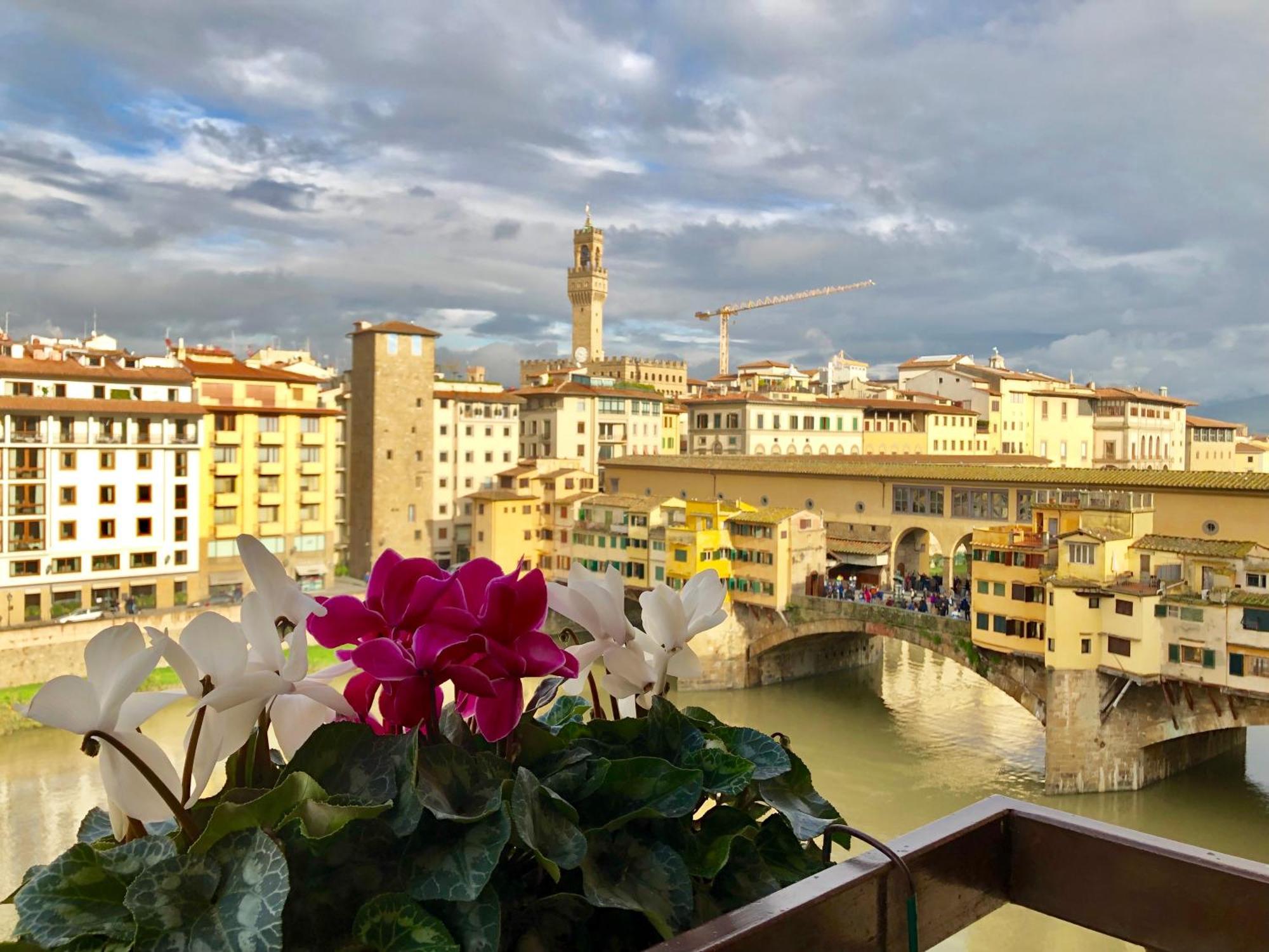 Ponte Vecchio View Luxury Apartment Florence Exterior photo